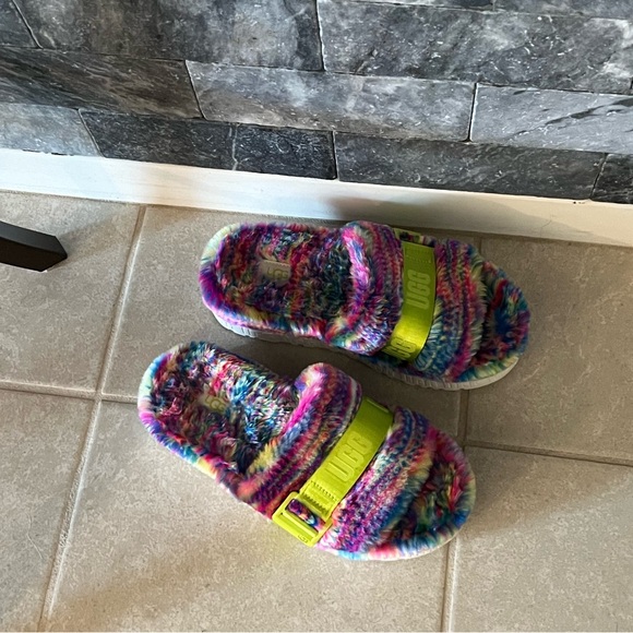 UGG Fuzzy Slippers size 7 - Picture 11 of 12